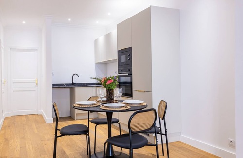 Quartier Sainte-Marguerite Apartment | Apartment-Private Bathroom
