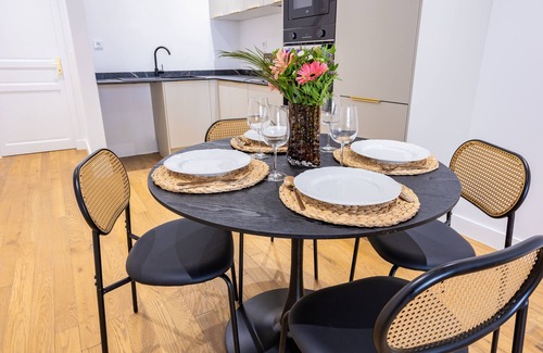 Quartier Sainte-Marguerite Apartment | Apartment-Private Bathroom