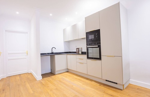 Quartier Sainte-Marguerite Apartment | Apartment-Private Bathroom