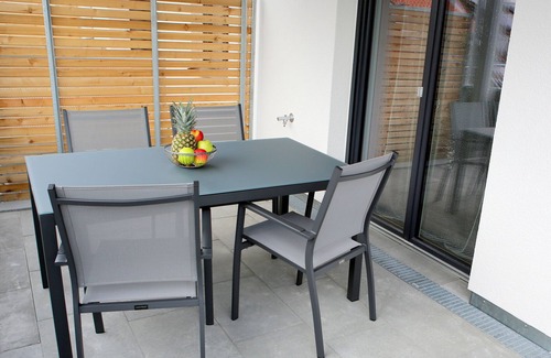 Owingen Apartment | Apartment 'Purer Genuss' with Balcony and Wi-Fi