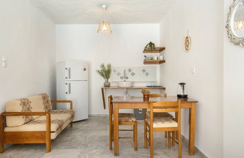Kalymnos Town Apartment | Apartment 'Quadruple Room No 2' with Mountain View, Wi-Fi and Air Conditioning
