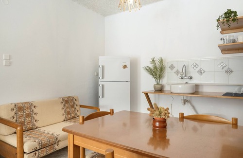 Kalymnos Town Apartment | Apartment 'Quadruple Room No 2' with Mountain View, Wi-Fi and Air Conditioning
