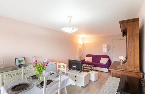 Meschers-sur-Gironde Apartment | Apartment Résidence Le Centre by Interhome