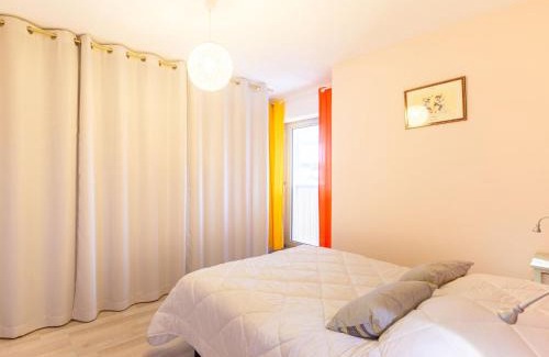 Meschers-sur-Gironde Apartment | Apartment Résidence Le Centre by Interhome