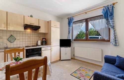 Schonach im Schwarzwald Apartment | Apartment 'Rösschen' with Shared Garden and Wi-Fi