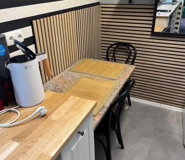 Heddesheim Apartment | Apartment Rainer mit großen Parkplätzen vorm Gebäude