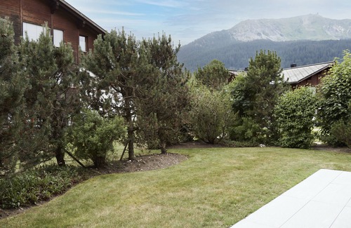 Klosters-Serneus Apartment | Apartment 'Raunetta' with Shared Terrace and Wi-Fi