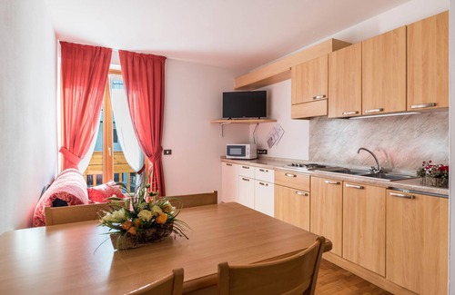 Carisolo Apartment | Apartment "Residence Park Imperator Trilocale 1" with Mountain View, Garden & Wi-Fi