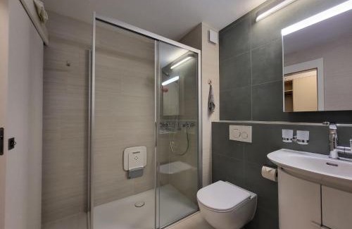 Caslano Apartment | Apartment Residenza Parcolago Apt 018 mit Garten by Interhome