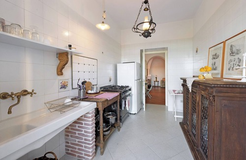 Campochiesa Apartment | Apartment "Residenza Stoechas White" with Wi-Fi, Garden & Terrace