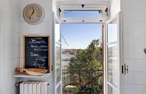 Campochiesa Apartment | Apartment "Residenza Stoechas White" with Wi-Fi, Garden & Terrace