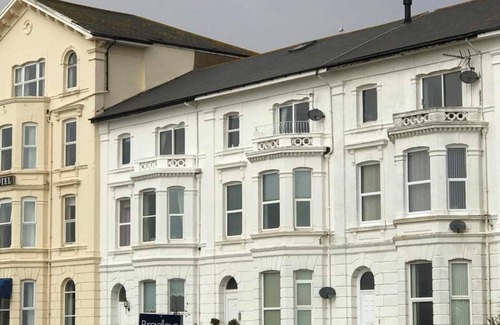 Exmouth Apartment | Apartment right on the seafront of Exmouth Beach.