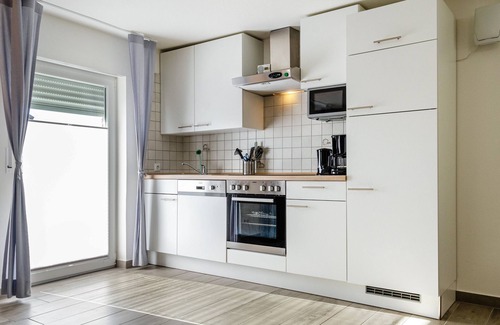 Esens Apartment | Apartment "Robbe 2" with Shared Garden & Wi-Fi