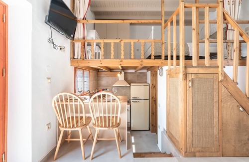 Fanai Apartment | Apartment 'Rodies House' with Mountain View, Wi-Fi and Air Conditioning