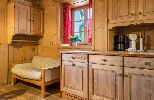 Renon Apartment | Apartment 'Ronacherhof Kamille' with Shared Garden, Balcony and Wi-Fi