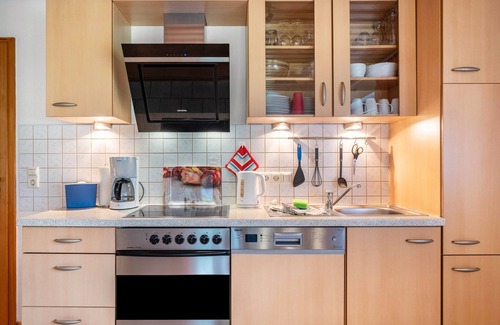 Sankt Maergen Apartment | Apartment 'Rose' with Mountain View, Private Terrace and Wi-Fi
