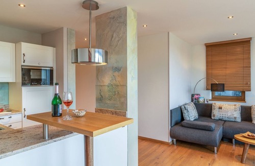 Pelham Apartment | Apartment "Rosengarten" with Lake View, Private Terrace & Wi-Fi