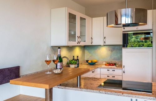 Pelham Apartment | Apartment "Rosengarten" with Lake View, Private Terrace & Wi-Fi