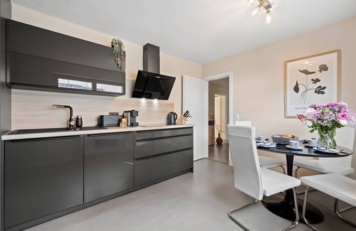 Ueberlingen Apartment | Apartment 'Rosenquarz' with Shared Terrace and Wi-Fi