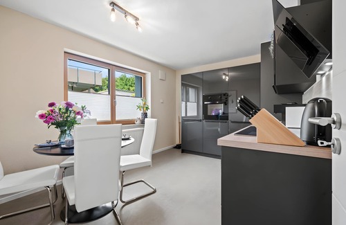 Ueberlingen Apartment | Apartment 'Rosenquarz' with Shared Terrace and Wi-Fi