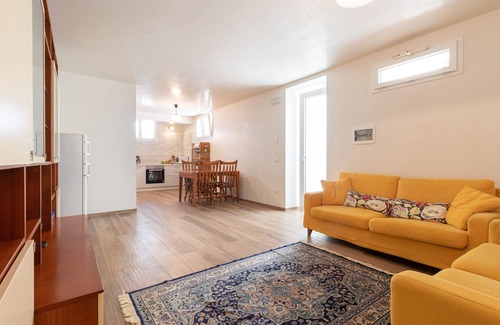 Cozze Apartment | Apartment 'Rossella House' with Private Terrace and Air Conditioning