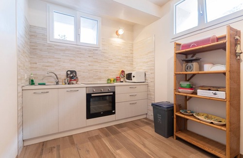 Cozze Apartment | Apartment 'Rossella House' with Private Terrace and Air Conditioning