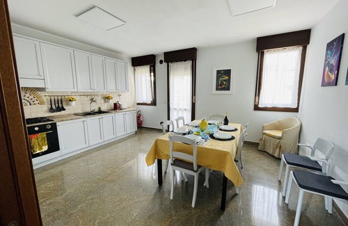 Abano Terme Apartment | Apartment 'Royal Residence Abano Terme' with Mountain View, Wi-Fi and Air Conditioning