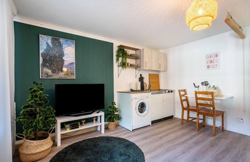 Strehlen Apartment | Apartment 'Ruheoase Für Langzeitaufenthalte' with Wi-Fi