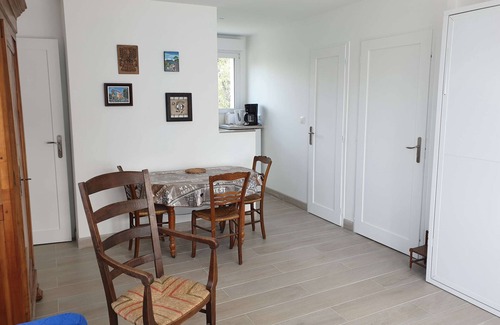 Le Chateau-d'Oleron Apartment | Apartment 'Studio Centre Du Château' with Balcony and Wi-Fi