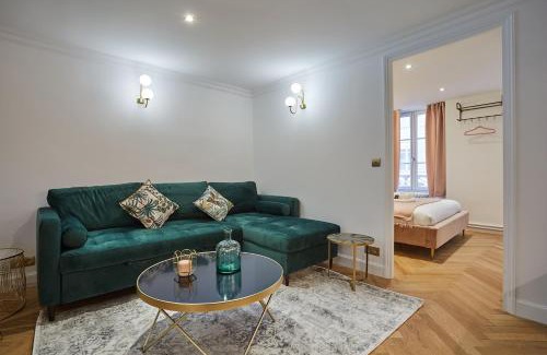6th Arrondissement Apartment | Apartment Saint Germain des Près by Studio prestige