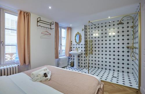 6th Arrondissement Apartment | Apartment Saint Germain des Près by Studio prestige
