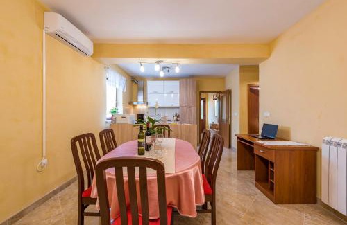 Tinjan Apartment | Apartment Sandi