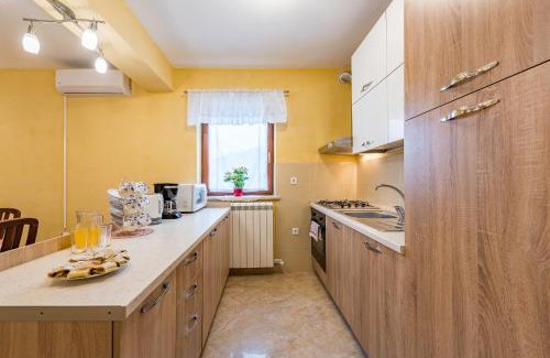Tinjan Apartment | Apartment Sandi