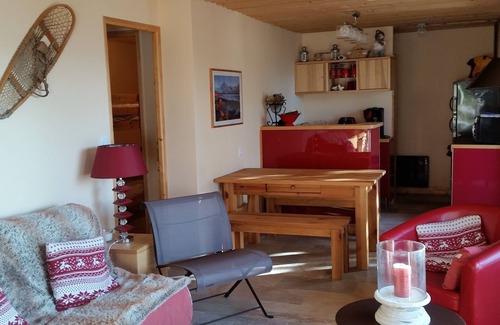Les Angles Apartment | Apartment SAPIN in chalet overlooking Lake Matemale