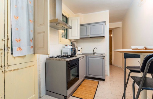 Picanello-Ognina-Barriera-Canalicchio Apartment | Apartment "Saranton House" with Private Garden & Wi-Fi