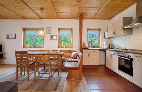 Waldbeuren Apartment | Apartment 'Schneckenhaus' with Shared Garden, Balcony and Wi-Fi