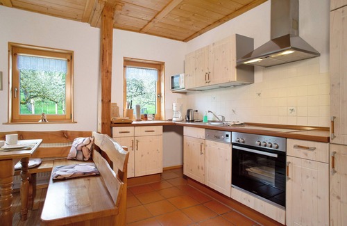 Waldbeuren Apartment | Apartment 'Schneckenhaus' with Shared Garden, Balcony and Wi-Fi