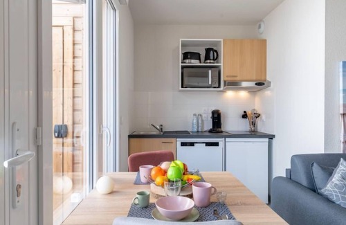 Mimizan-Plage Apartment | Apartment SC H01 by Interhome