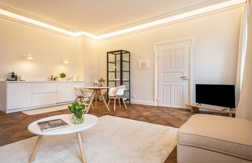 Immenstaad am Bodensee Apartment | Apartment 'Schloss Kirchberg - Fleur' with Lake View, Private Garden and Wi-Fi