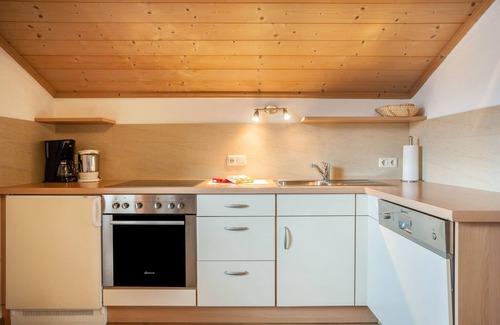Schraden Apartment | Apartment 'Schloßberg' with Mountain View, Balcony and Wi-Fi
