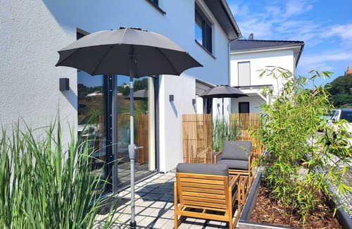 Muldestausee Apartment | Apartment 'Schlossterrassen 8a' with private terrace, shared garden and Wi-Fi