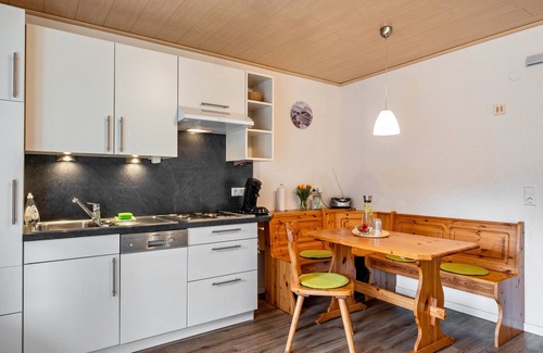 Waldau Apartment | Apartment 'Schmetterlingswiese' with Private Terrace, Shared Garden and Wi-Fi