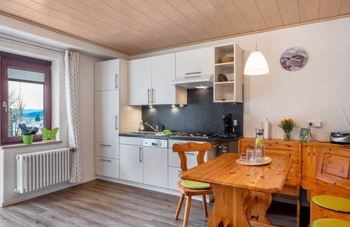 Waldau Apartment | Apartment 'Schmetterlingswiese' with Private Terrace, Shared Garden and Wi-Fi