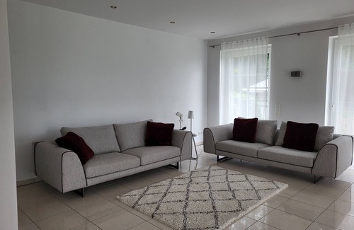 Ortsmitte Apartment | Apartment 'Schmallenberger MauerBlümchen' with Private Terrace and Wi-Fi