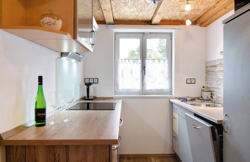 Espasingen Apartment | Apartment 'Schönfeld' with Private Terrace and Wi-Fi