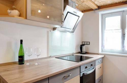 Espasingen Apartment | Apartment 'Schönfeld' with Private Terrace and Wi-Fi