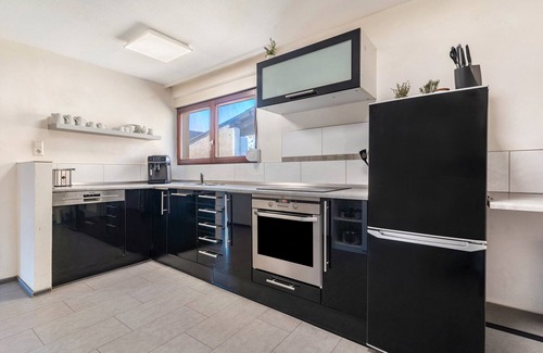 Schwanau Apartment | Apartment 'Schrammis Ferienwohnung - 4 Zimmer' with Shared Terrace, Garden and Wi-Fi