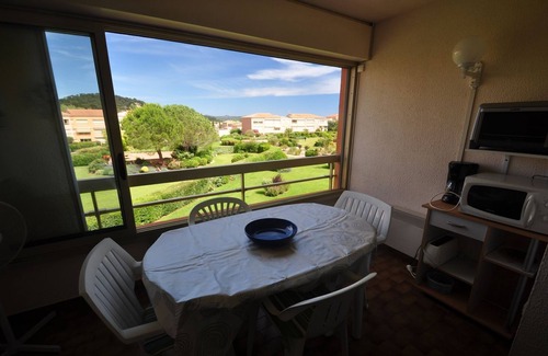 La Londe-les-Maures Apartment | Apartment seafront overlooking the park, the beach argentiere