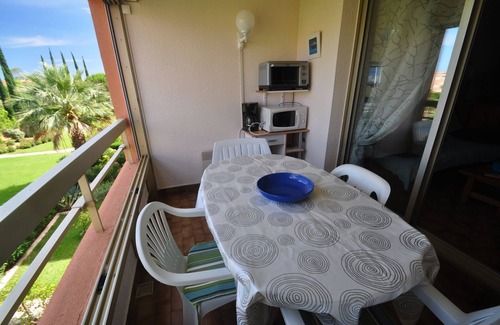 La Londe-les-Maures Apartment | Apartment seafront overlooking the park, the beach argentiere