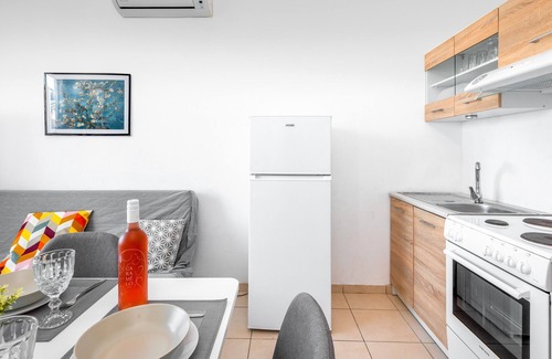 Ixia Apartment | Apartment 'Sea Ixia Ialisos' with Private Garden, Wi-Fi and Air Conditioning
